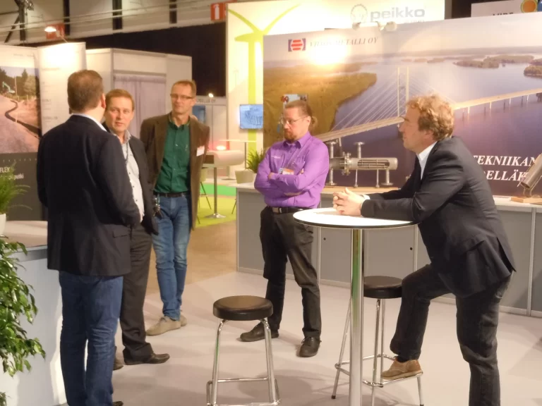 Viitos-metalli Tampereen Energiamessuilla.